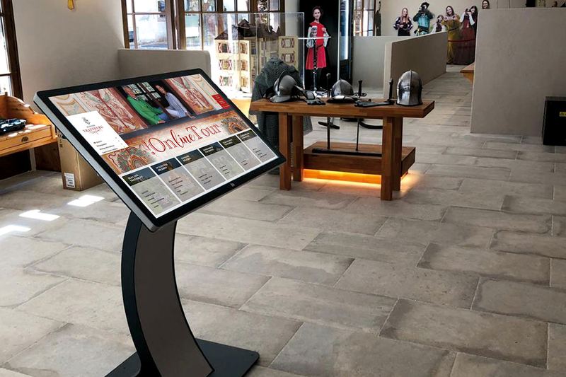 Interaktive Stele im Gästebereich