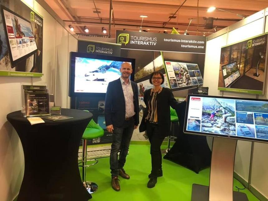 Christoph Standl und Nadine Werlberger am TI-Messestand